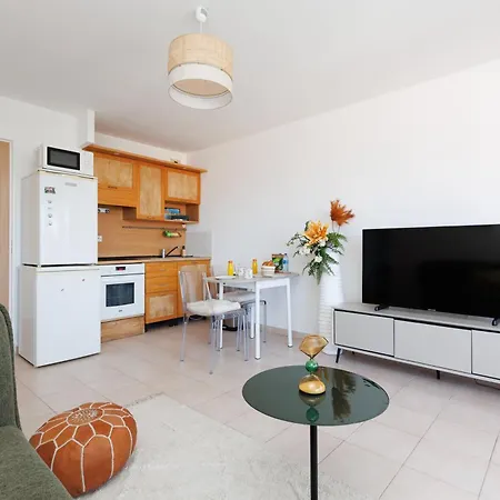 T2 Cannes A 10 Min - Piscine - Grand Balcon * Le Cannet