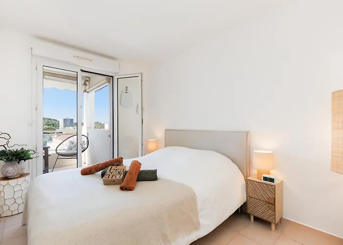 Daire Grand Balcon Sud Avec Piscine Proche Cannes