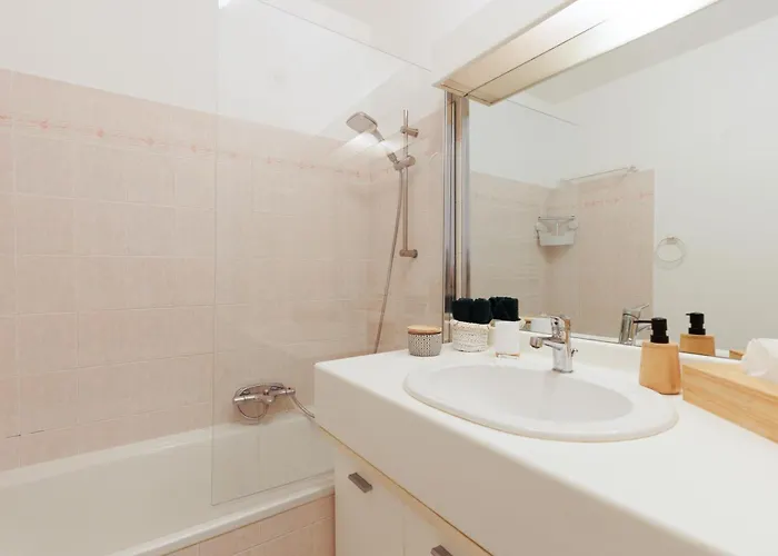 Daire Grand Balcon Sud Avec Piscine Proche Cannes *