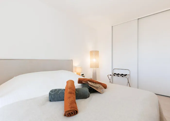 Grand Balcon Sud Avec Piscine Proche Cannes Daire