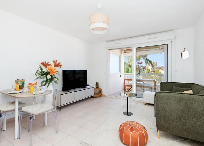 Grand Balcon Sud Avec Piscine Proche Cannes *